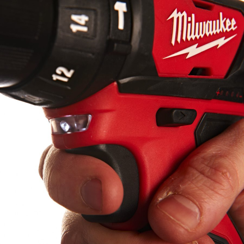 Дрель-шуруповерт ударный аккумуляторный MILWAUKEE, M12 BPD-202C (+ заряд.устройство, 2 аккум., кейс)