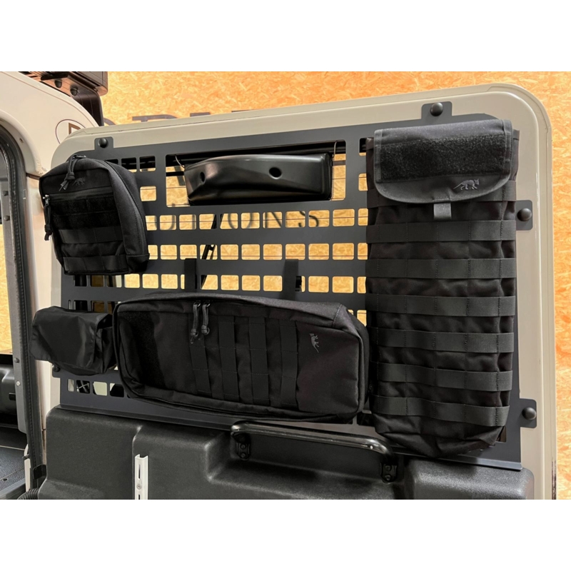 Панель Молле на вікно дверей багажника Land Rover Defender 110