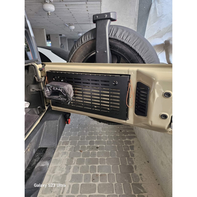 Відкидний експедиційний стіл на двері багажника Jeep Wrangler TJ — складний стіл MOLLE для кемпінгу та off-road